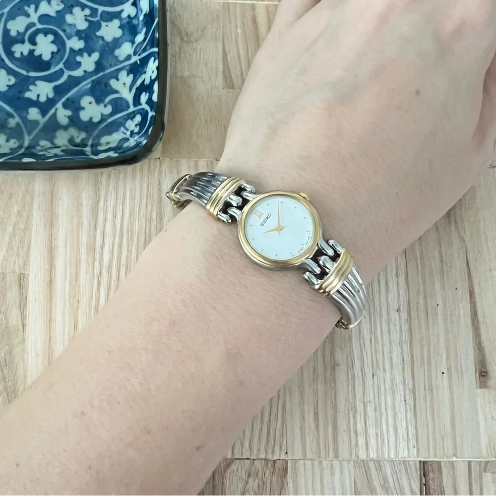 Seiko ladies two-tone dress bracelet watch NEW BATTERY